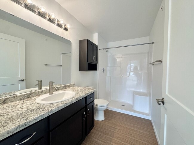 Urban Loft in Lena, WI - Foto de edificio - Building Photo