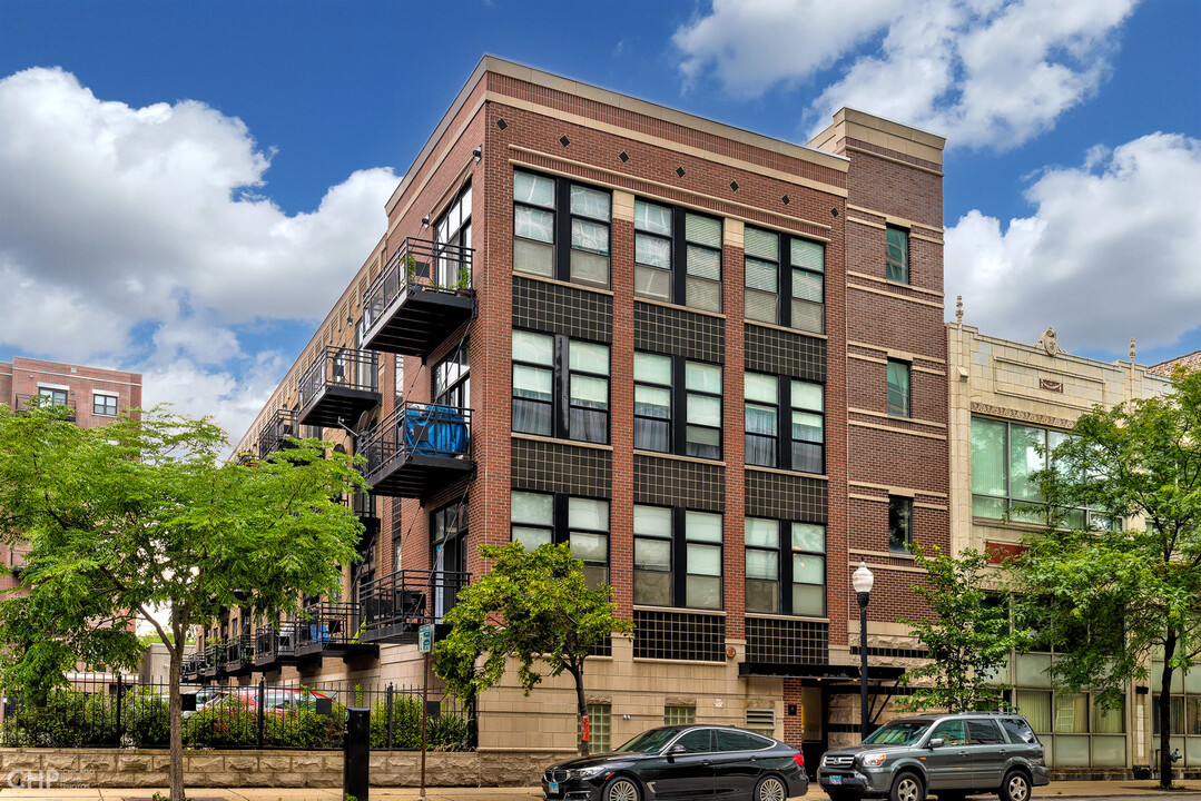 1910 S Michigan Ave in Chicago, IL - Building Photo