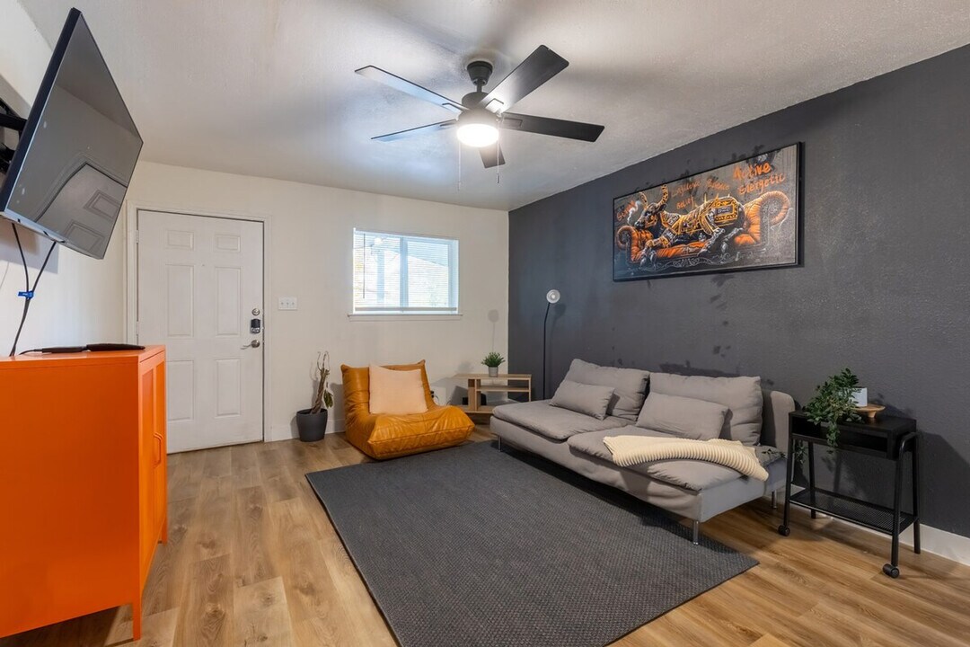 3210 Northeast Dr in Austin, TX - Building Photo