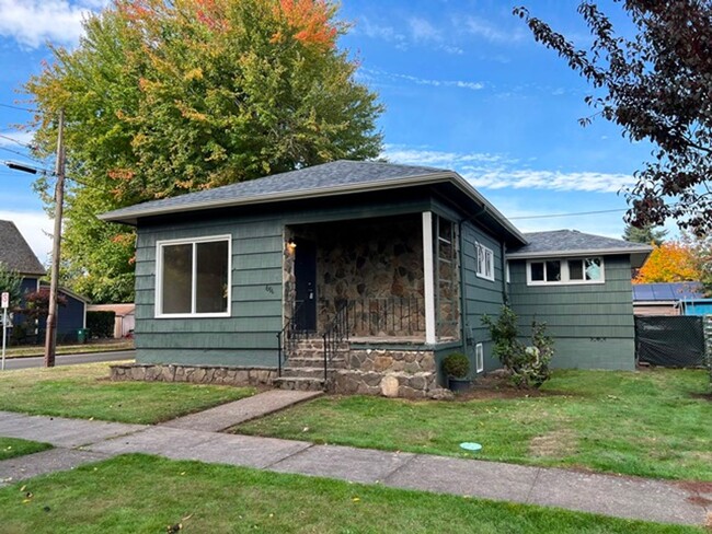 property at 611 N 3rd St