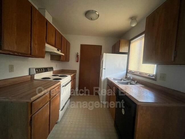 8116 Boundary Ave in Anchorage, AK - Building Photo - Building Photo