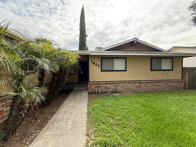 property at 1607 W Monte Vista Ave