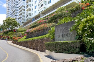 1001 Wilder Ave in Honolulu, HI - Foto de edificio - Building Photo