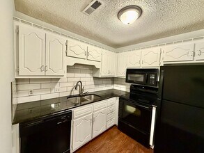 2107 Epworth Dr NE in Huntsville, AL - Building Photo - Building Photo