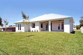 1426 SE 43rd Terrace in Cape Coral, FL - Building Photo - Building Photo