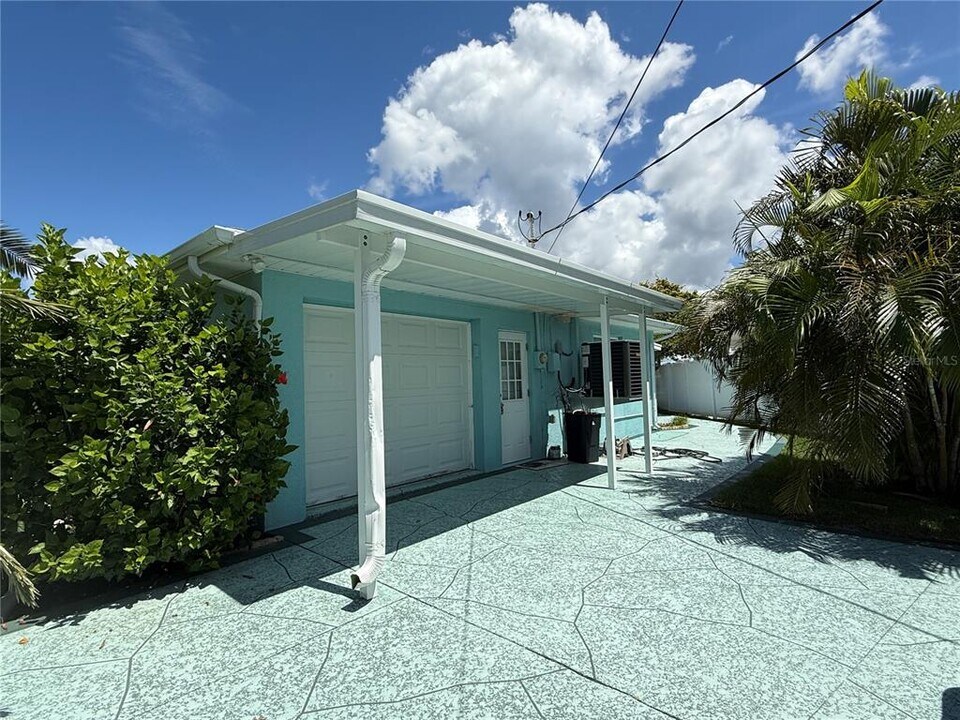 3181 Gulf Winds Cir in Hernando Beach, FL - Building Photo