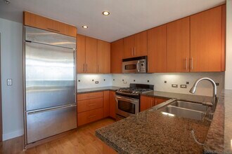 325 7th Ave, Unit 1706 in San Diego, CA - Building Photo - Building Photo