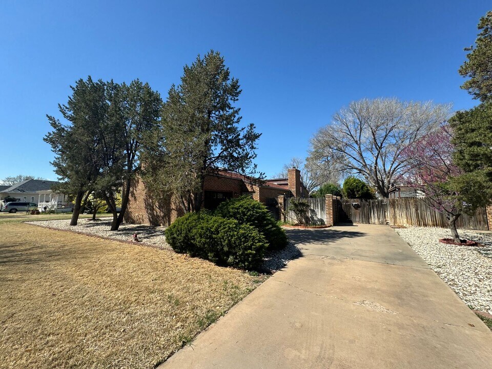 610 N Lea Ave in Roswell, NM - Building Photo