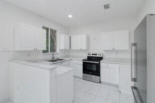 1543 SE 24th Ct in Homestead, FL - Building Photo