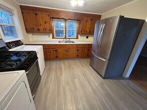 16 E Walnut St in Milford, MA - Building Photo - Building Photo