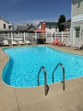 630 Hal Greer Blvd, Unit 3 in Huntington, WV - Building Photo - Building Photo