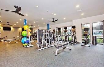 935 N Wilcrest Dr in Houston, TX - Building Photo - Building Photo