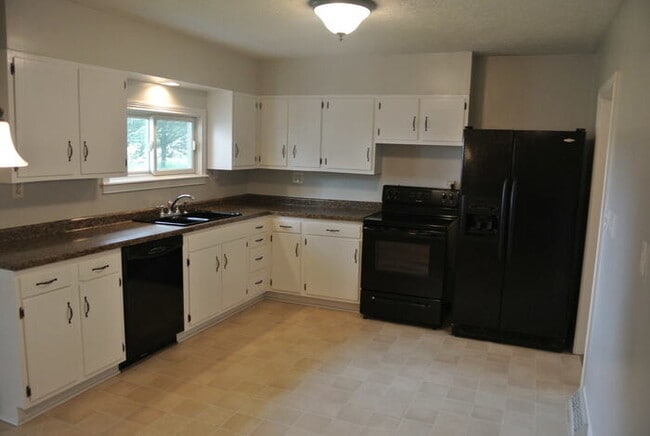 455 S Taylor Ave in Zionsville, IN - Foto de edificio - Building Photo