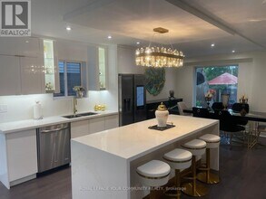8 Kings College Rd in Markham, ON - Building Photo - Building Photo