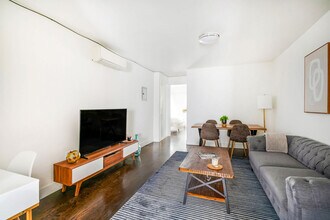 359 W 39th St in New York, NY - Building Photo - Building Photo