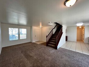 1230 Sunup Dr in Merced, CA - Building Photo - Building Photo
