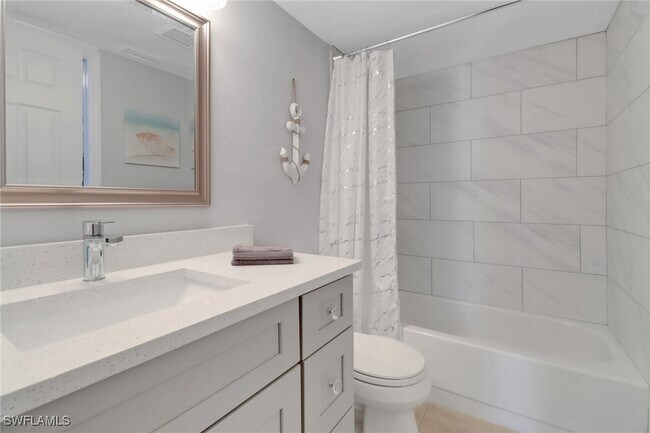 16466 Timberlakes Dr in Ft. Myers, FL - Building Photo - Building Photo