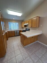 1590 E Waterford Ave in Fresno, CA - Foto de edificio - Building Photo