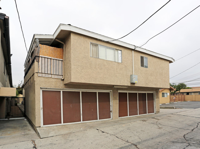 7312 Newlin Ave in Whittier, CA - Foto de edificio - Building Photo