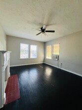 327 W Huisache Ave, Unit 1 in San Antonio, TX - Building Photo - Building Photo