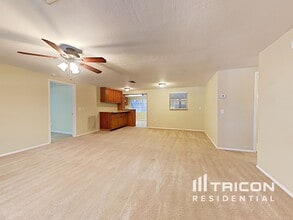 43 Lake Shore Dr in Palm Harbor, FL - Building Photo - Building Photo