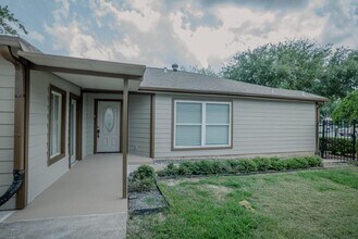 3411 Hollandale Dr in Houston, TX - Building Photo - Building Photo