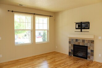 321 NE Edgeway Drive in Hillsboro, OR - Building Photo - Building Photo