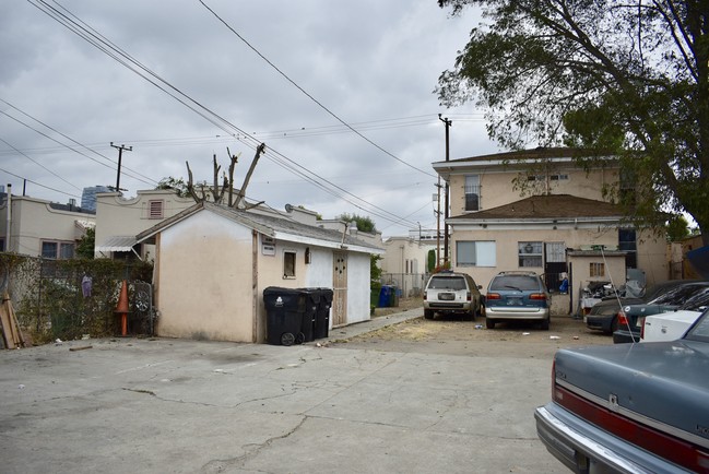 1627 S Burlington Ave in Los Angeles, CA - Building Photo - Building Photo