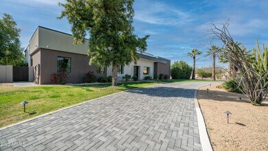 7417 E Paradise Dr in Scottsdale, AZ - Building Photo - Building Photo