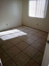 381 E Thoroughbred St in Tucson, AZ - Building Photo - Building Photo