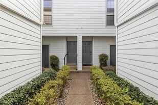 5100 Verde Valley Ln in Dallas, TX - Building Photo