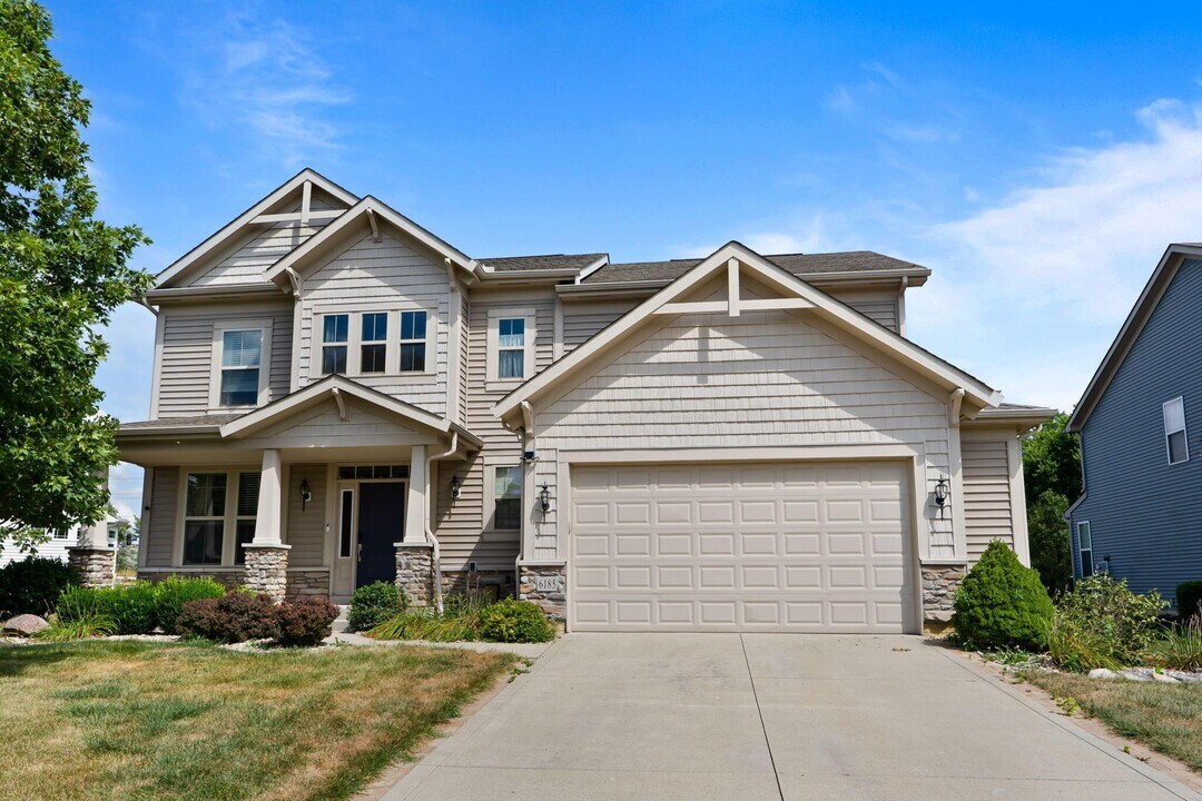 6185 Dietz Dr in Canal Winchester, OH - Foto de edificio