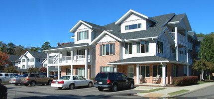 Colonial Harbor in Yorktown, VA - Foto de edificio - Building Photo