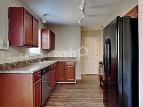 1309 Lowell St in Kernersville, NC - Foto de edificio - Building Photo