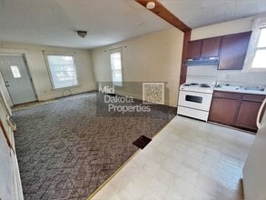 1200 E 3rd Ave in Mitchell, SD - Building Photo - Building Photo