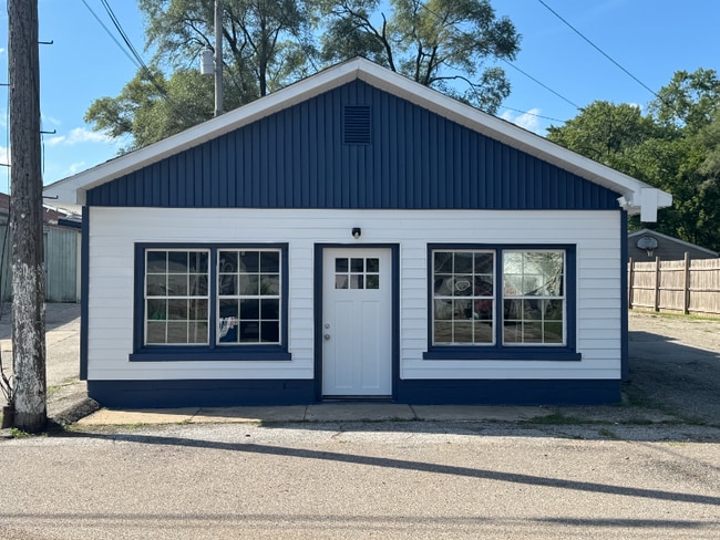 110 W Willow Dr in Roseland, IN - Foto de edificio - Building Photo