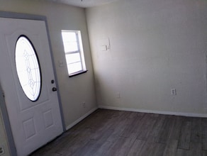 1311 Sanco St in San Antonio, TX - Foto de edificio - Building Photo