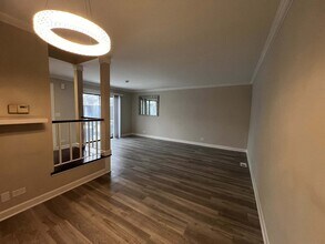 7333 Winthrop Way in Downers Grove, IL - Building Photo - Building Photo