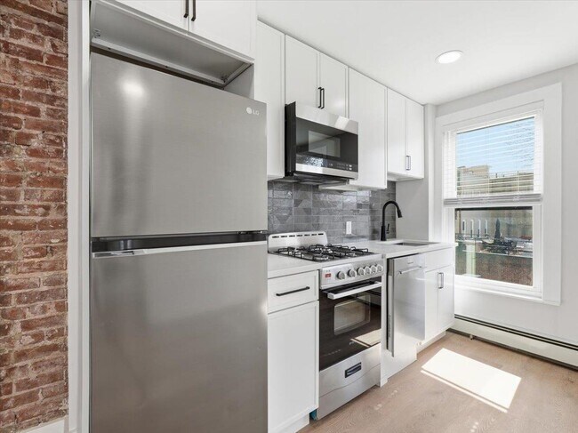 107 7th St in Hoboken, NJ - Building Photo - Building Photo