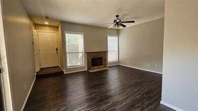 2117 Park Willow Ln in Arlington, TX - Building Photo - Building Photo