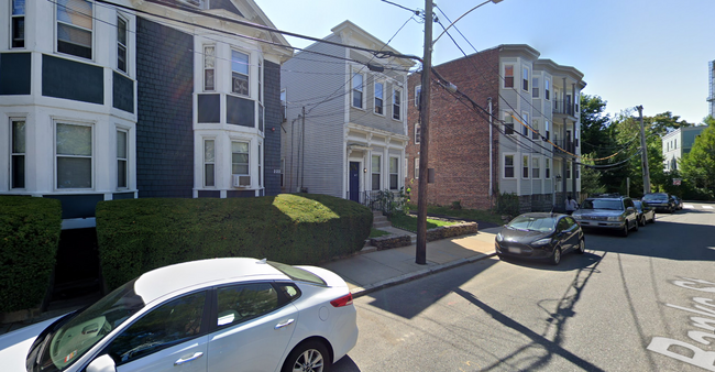 224 Banks St, Unit 1 in Cambridge, MA - Foto de edificio - Building Photo