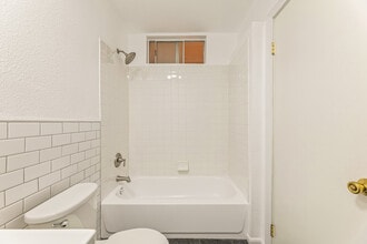 3611 1/2 W 4th St, Unit 3611.5 in Los Angeles, CA - Building Photo - Building Photo