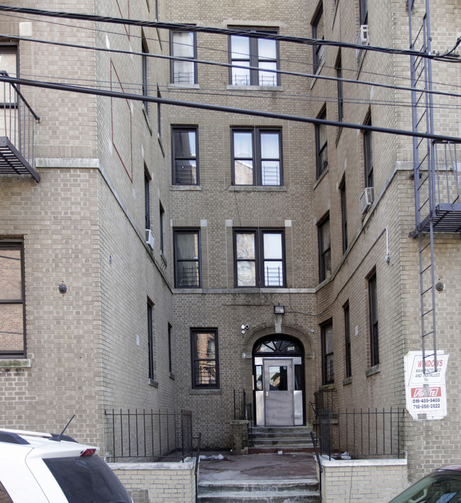 636-638 E 231st in Bronx, NY - Foto de edificio - Building Photo