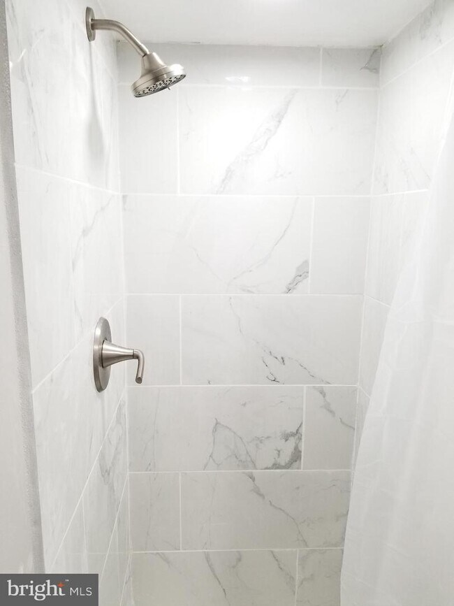 2046 Harman Ave photo'