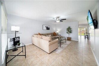 1769 NE 45th St in Oakland Park, FL - Building Photo - Building Photo