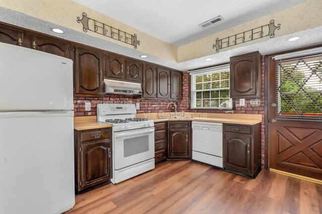 10527 Prestwick Dr in St. Louis, MO - Building Photo - Building Photo