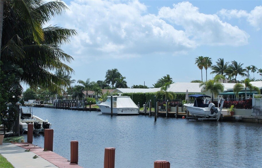 2706 NE 57th St in Fort Lauderdale, FL - Building Photo