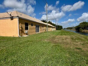 9942 Boynton Gardens Way in Boynton Beach, FL - Foto de edificio - Building Photo