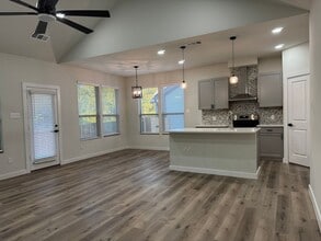 711 E Hanna St in Denison, TX - Building Photo - Building Photo