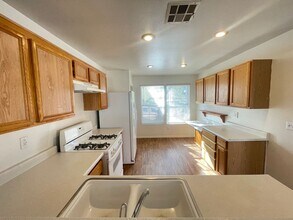 988 Sky Forest Dr in Henderson, NV - Building Photo - Building Photo